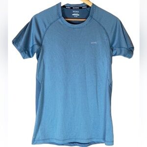 Skora Qwick Dry running shirt Size Small (34-36)